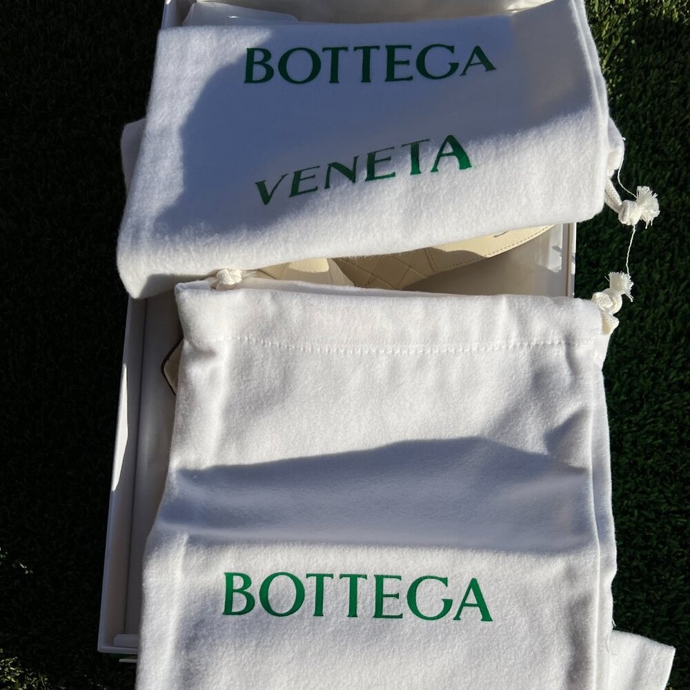Bottega Veneta Heels - Picture 10 of 10